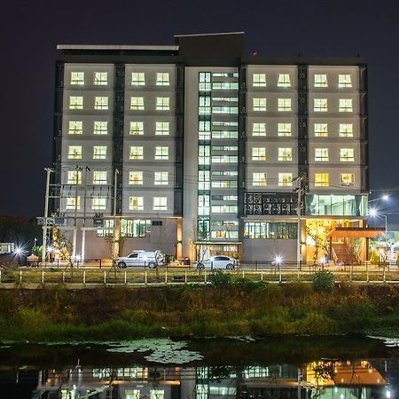 Devloft Hotel Korat Nakhonratchasima Exteriér fotografie